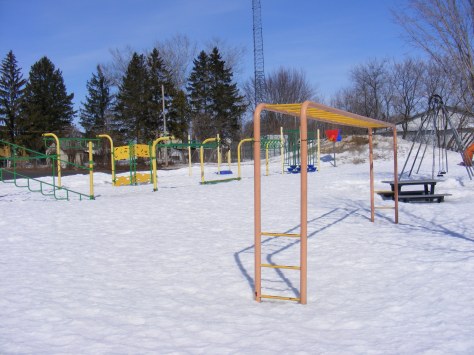 Jeux cour de récréation école Arc-en-Ciel