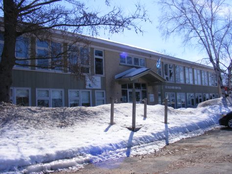 Devant de l'école primaire Arc-en-Ciel
