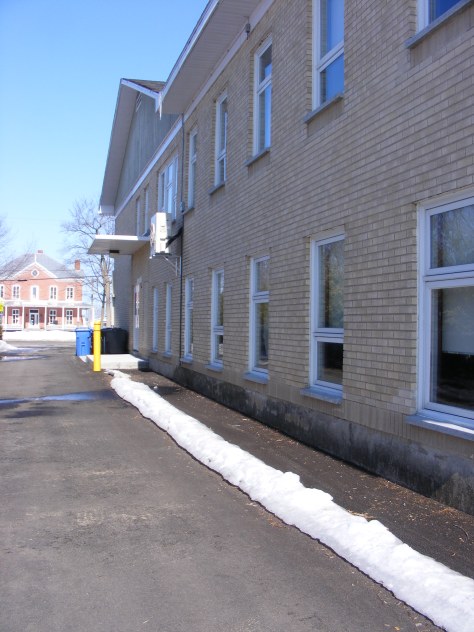 Coté de l'école primaire Arc-en-ciel, Sainte-Monique de Nicolet