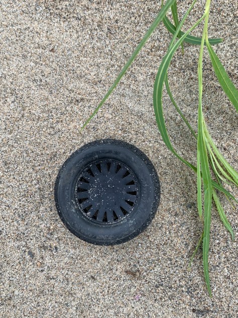cercle noir sur le sable